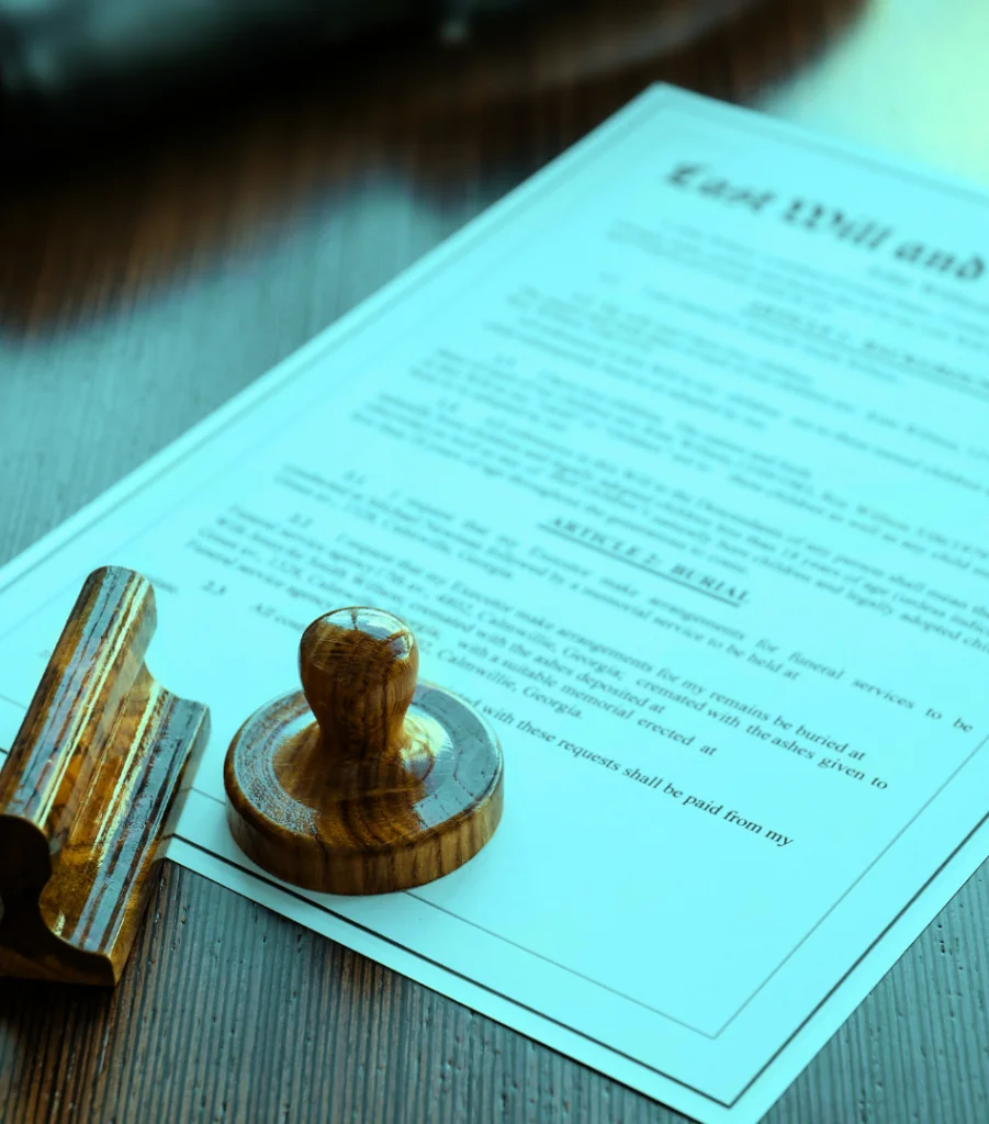 Hoja sobre una mesa como representación de la medición notarial
